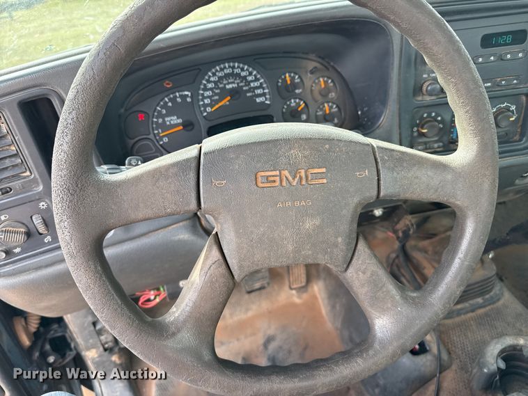 image for item EP0791 2005 GMC Sierra 2500HD pickup truck