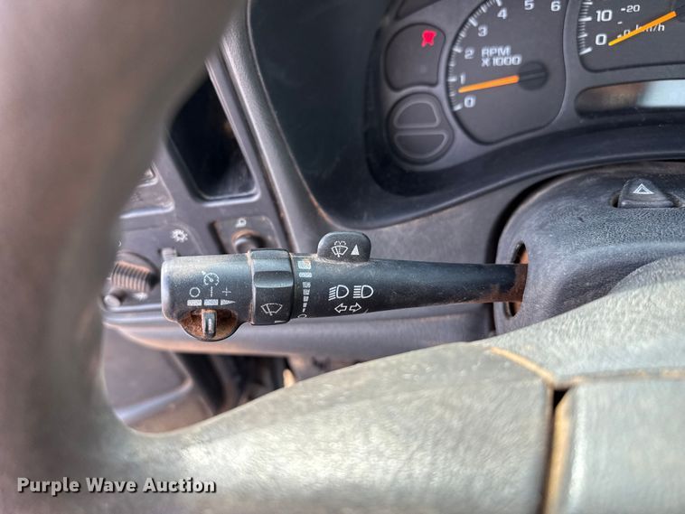 image for item EP0791 2005 GMC Sierra 2500HD pickup truck