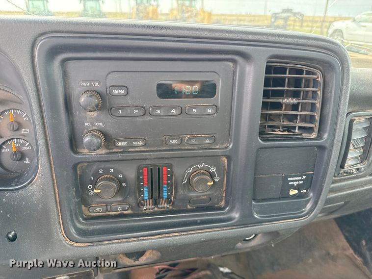 image for item EP0791 2005 GMC Sierra 2500HD pickup truck