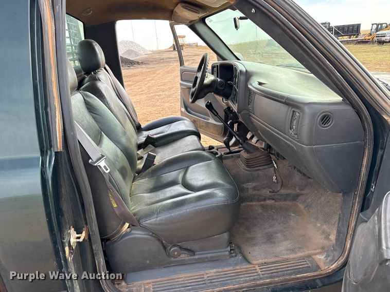 image for item EP0791 2005 GMC Sierra 2500HD pickup truck