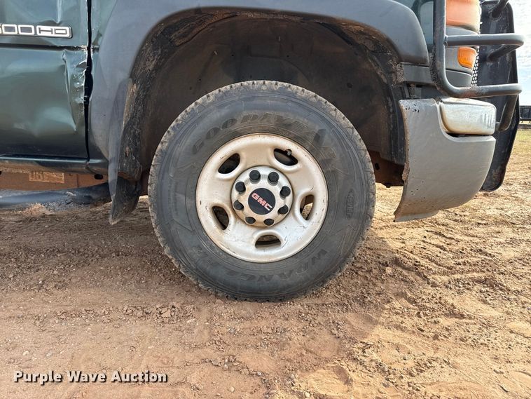 image for item EP0791 2005 GMC Sierra 2500HD pickup truck