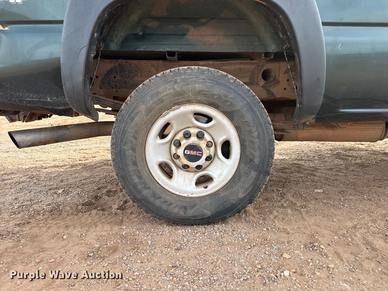 image for item EP0791 2005 GMC Sierra 2500HD pickup truck