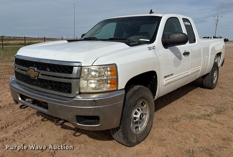 image for item EP0792 2011 Chevrolet Silverado 2500HD Ext. Cab pickup truck