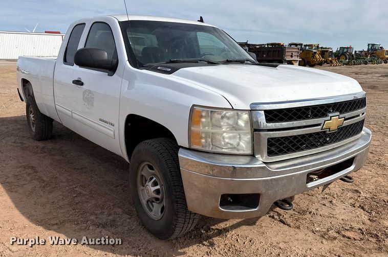 image for item EP0792 2011 Chevrolet Silverado 2500HD Ext. Cab pickup truck