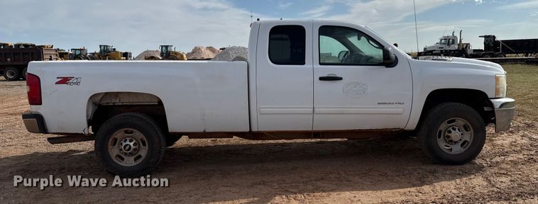 image for item EP0792 2011 Chevrolet Silverado 2500HD Ext. Cab pickup truck