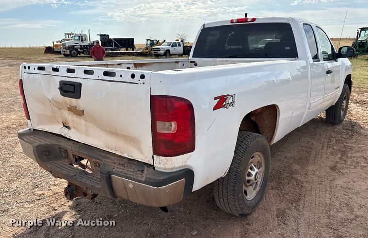image for item EP0792 2011 Chevrolet Silverado 2500HD Ext. Cab pickup truck