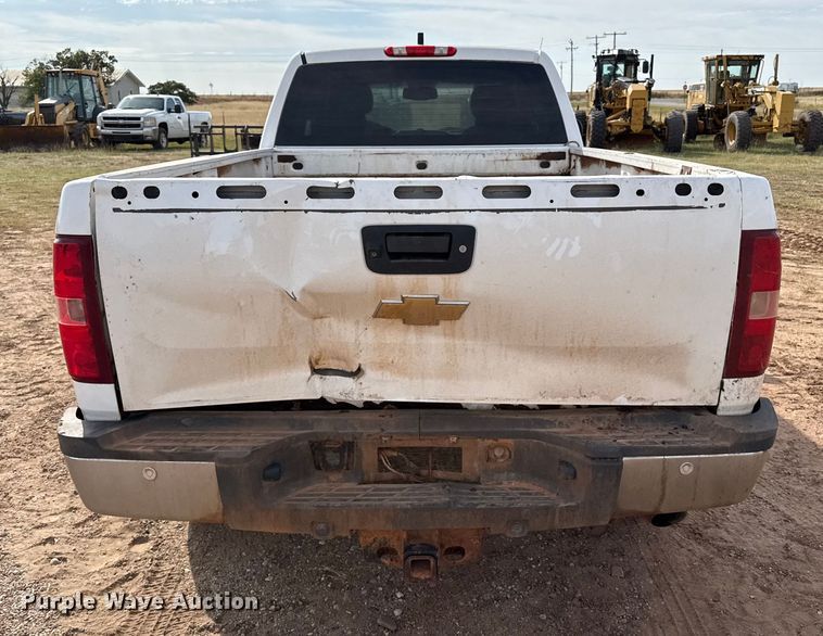 image for item EP0792 2011 Chevrolet Silverado 2500HD Ext. Cab pickup truck