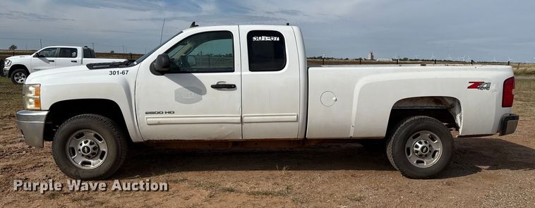 image for item EP0792 2011 Chevrolet Silverado 2500HD Ext. Cab pickup truck