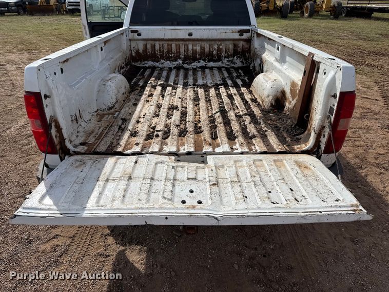 image for item EP0792 2011 Chevrolet Silverado 2500HD Ext. Cab pickup truck