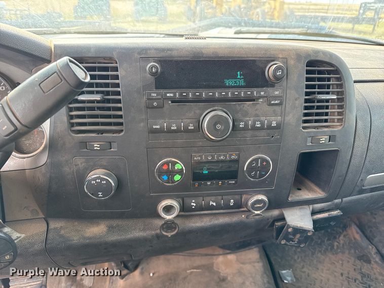 image for item EP0792 2011 Chevrolet Silverado 2500HD Ext. Cab pickup truck