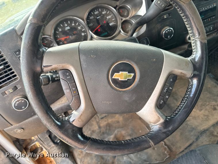 image for item EP0792 2011 Chevrolet Silverado 2500HD Ext. Cab pickup truck