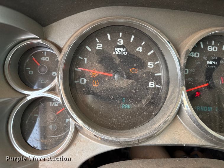 image for item EP0792 2011 Chevrolet Silverado 2500HD Ext. Cab pickup truck