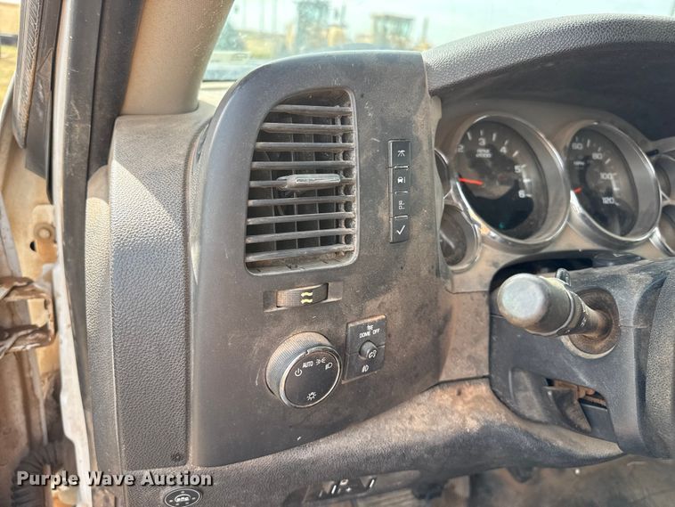 image for item EP0792 2011 Chevrolet Silverado 2500HD Ext. Cab pickup truck