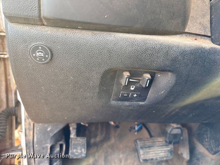 image for item EP0792 2011 Chevrolet Silverado 2500HD Ext. Cab pickup truck