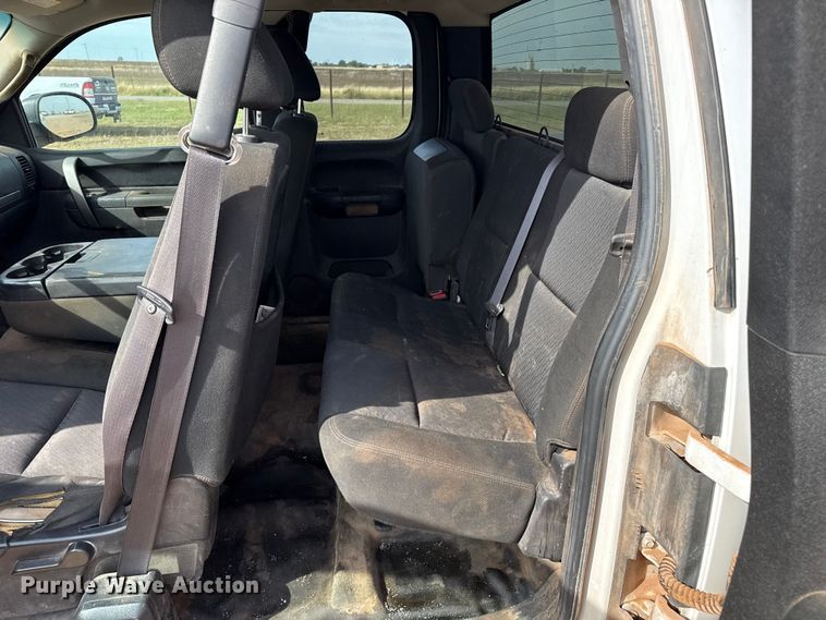 image for item EP0792 2011 Chevrolet Silverado 2500HD Ext. Cab pickup truck