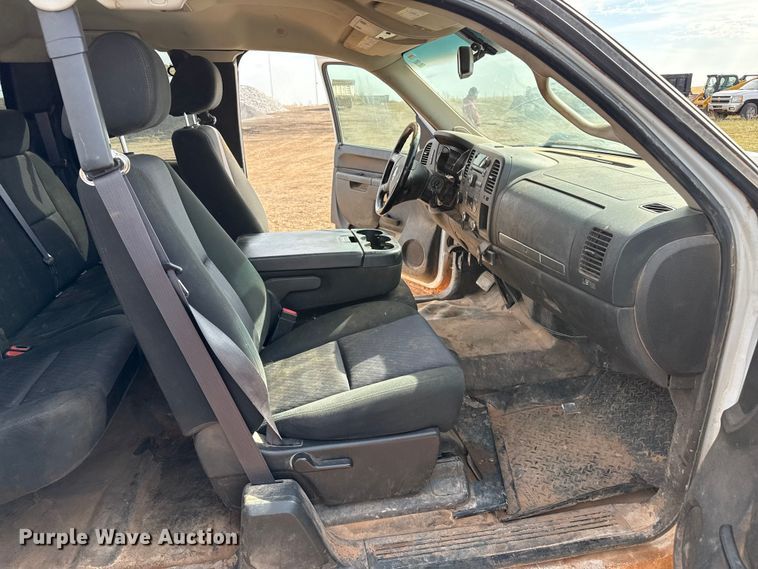 image for item EP0792 2011 Chevrolet Silverado 2500HD Ext. Cab pickup truck