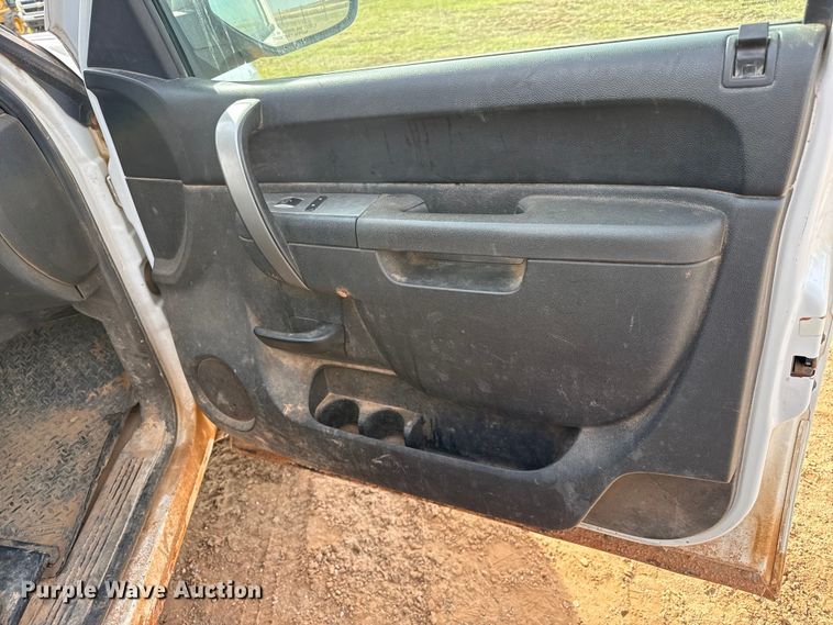 image for item EP0792 2011 Chevrolet Silverado 2500HD Ext. Cab pickup truck