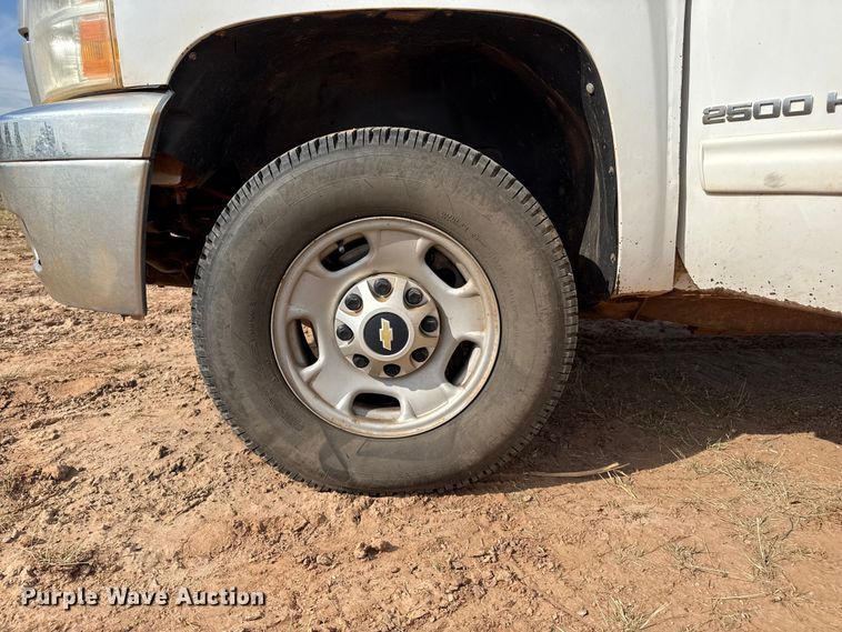 image for item EP0792 2011 Chevrolet Silverado 2500HD Ext. Cab pickup truck