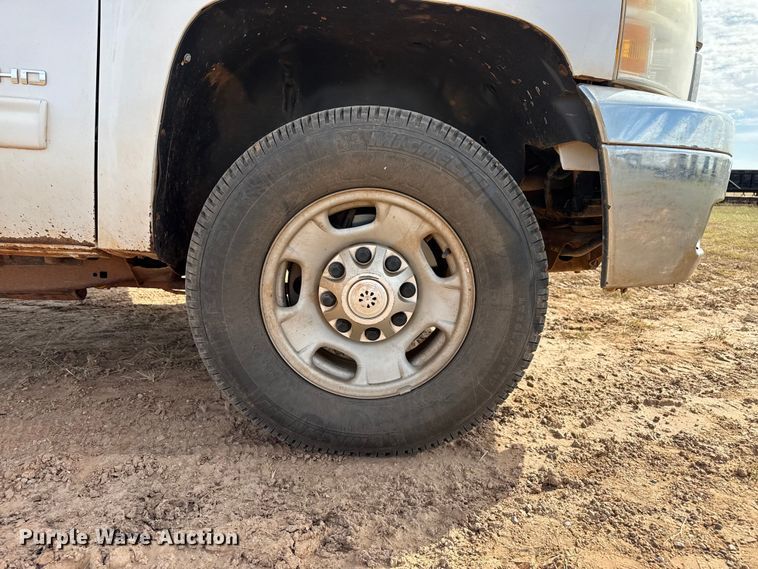 image for item EP0792 2011 Chevrolet Silverado 2500HD Ext. Cab pickup truck