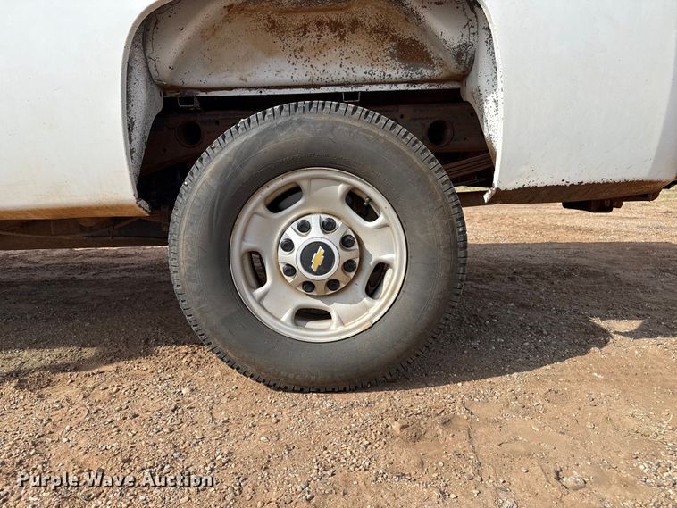 image for item EP0792 2011 Chevrolet Silverado 2500HD Ext. Cab pickup truck