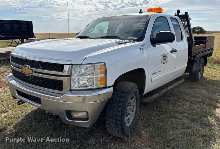 image for item EP0793 2012 Chevrolet Silverado 2500HD Ext. Cab flatbed pickup truck