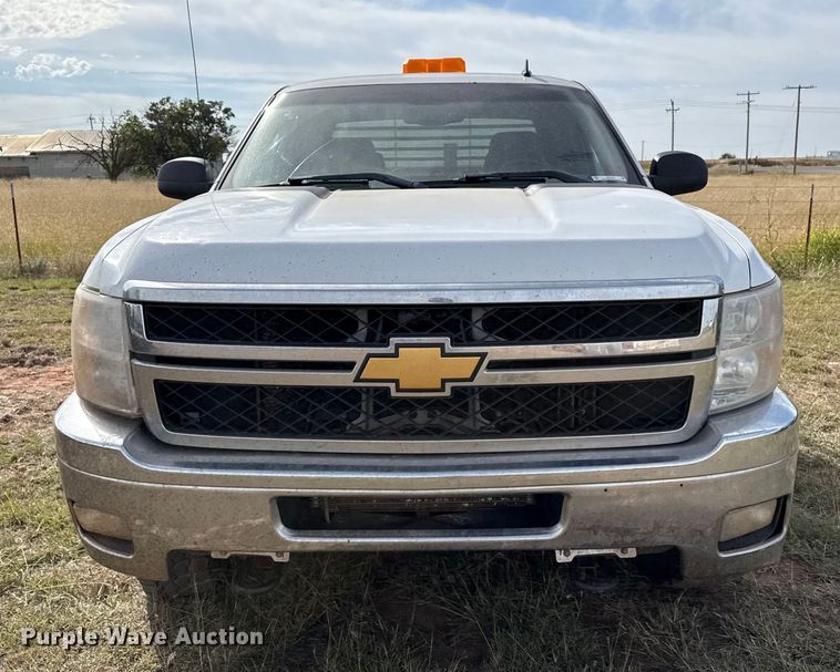 image for item EP0793 2012 Chevrolet Silverado 2500HD Ext. Cab flatbed pickup truck
