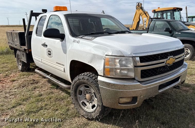 image for item EP0793 2012 Chevrolet Silverado 2500HD Ext. Cab flatbed pickup truck