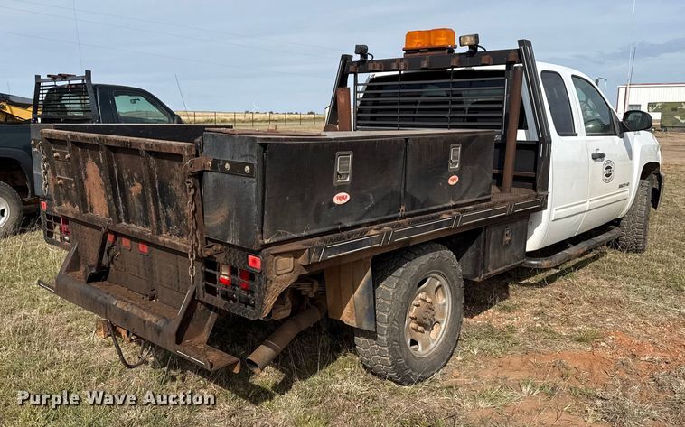 image for item EP0793 2012 Chevrolet Silverado 2500HD Ext. Cab flatbed pickup truck