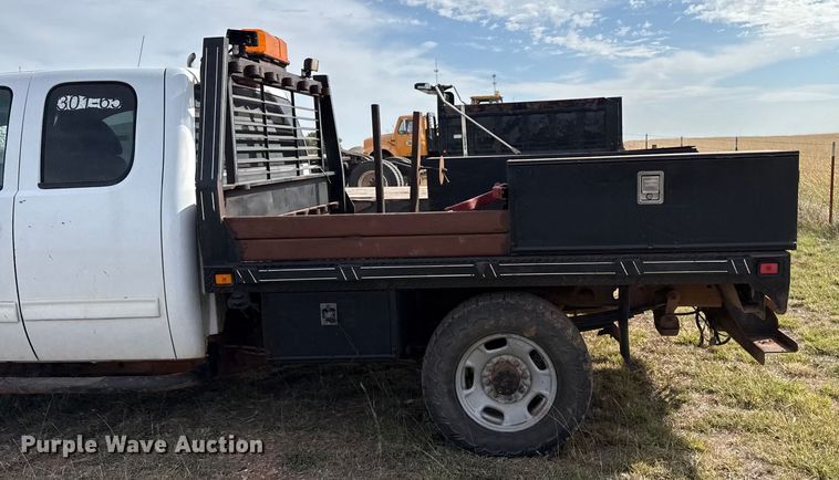 image for item EP0793 2012 Chevrolet Silverado 2500HD Ext. Cab flatbed pickup truck