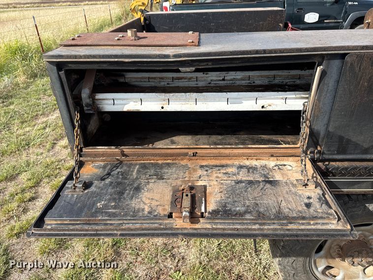 image for item EP0793 2012 Chevrolet Silverado 2500HD Ext. Cab flatbed pickup truck