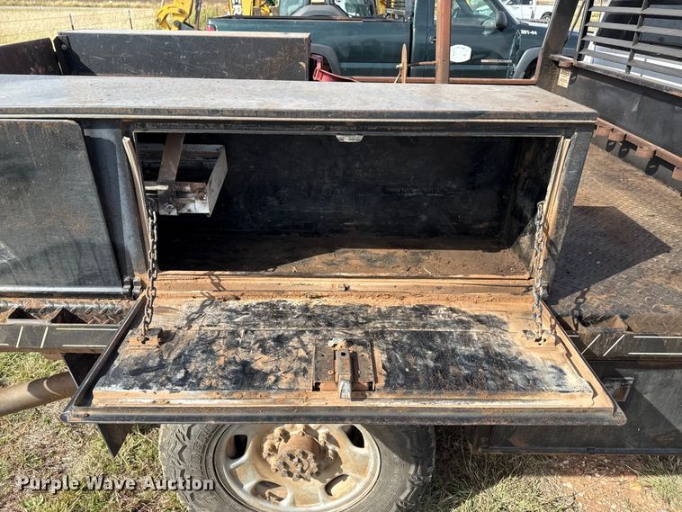 image for item EP0793 2012 Chevrolet Silverado 2500HD Ext. Cab flatbed pickup truck