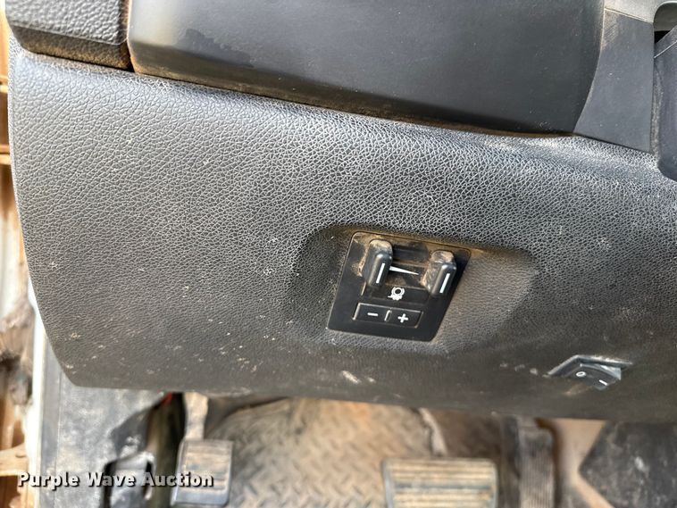 image for item EP0793 2012 Chevrolet Silverado 2500HD Ext. Cab flatbed pickup truck