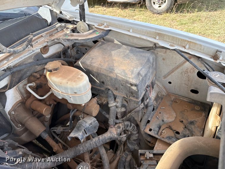 image for item EP0793 2012 Chevrolet Silverado 2500HD Ext. Cab flatbed pickup truck