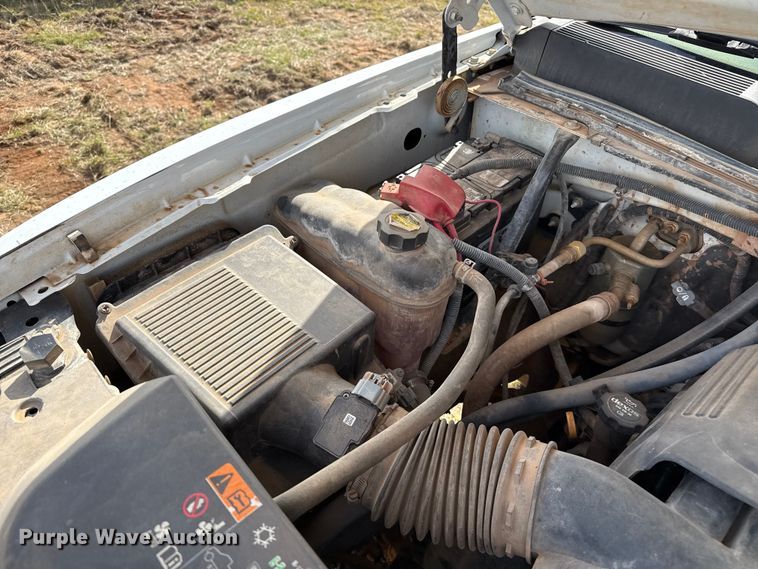 image for item EP0793 2012 Chevrolet Silverado 2500HD Ext. Cab flatbed pickup truck