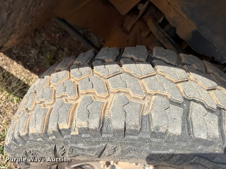 image for item EP0793 2012 Chevrolet Silverado 2500HD Ext. Cab flatbed pickup truck