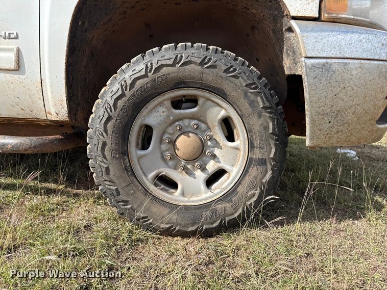 image for item EP0793 2012 Chevrolet Silverado 2500HD Ext. Cab flatbed pickup truck