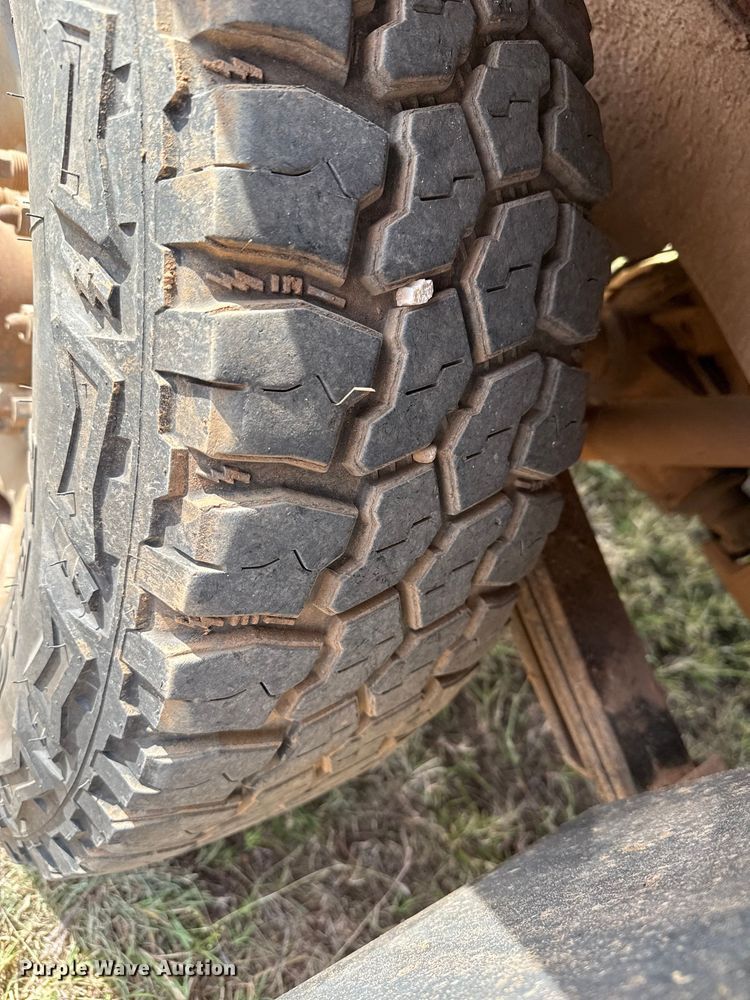 image for item EP0793 2012 Chevrolet Silverado 2500HD Ext. Cab flatbed pickup truck