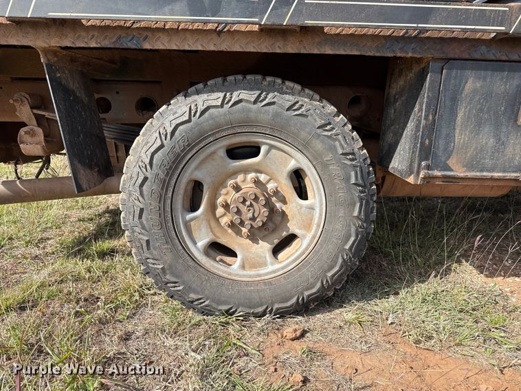 image for item EP0793 2012 Chevrolet Silverado 2500HD Ext. Cab flatbed pickup truck