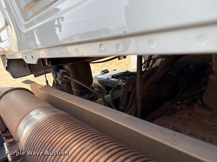 image for item EP0795 2012 Mack CHU613 semi truck