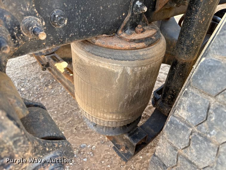 image for item EP0795 2012 Mack CHU613 semi truck