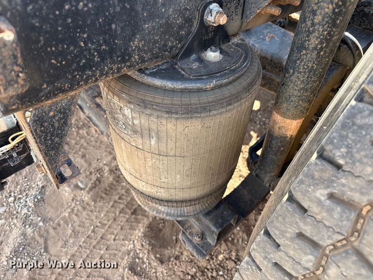 image for item EP0795 2012 Mack CHU613 semi truck