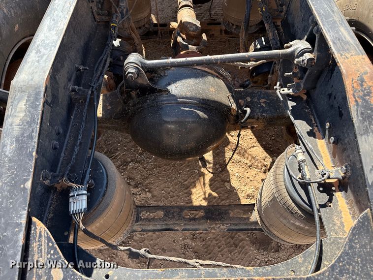 image for item EP0795 2012 Mack CHU613 semi truck