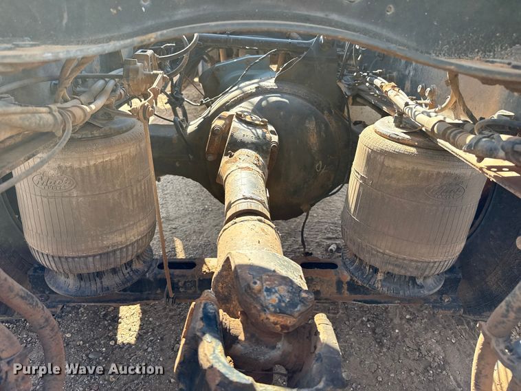 image for item EP0795 2012 Mack CHU613 semi truck