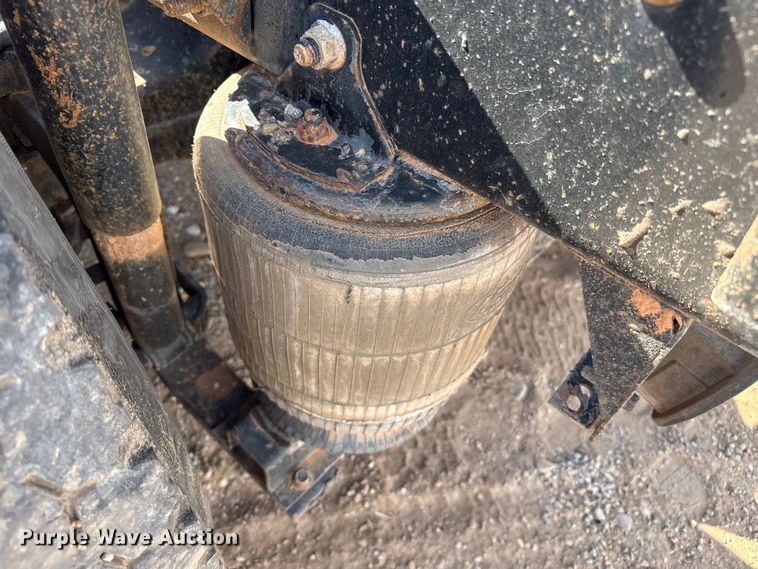 image for item EP0795 2012 Mack CHU613 semi truck