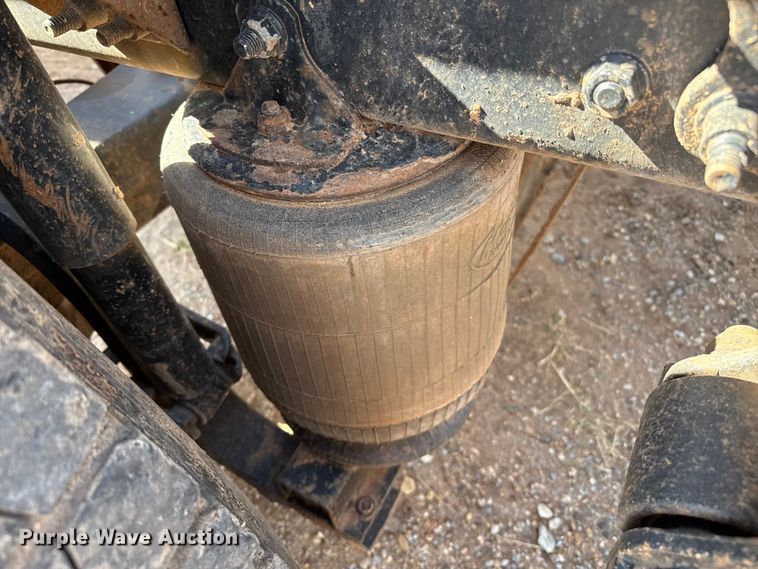 image for item EP0795 2012 Mack CHU613 semi truck