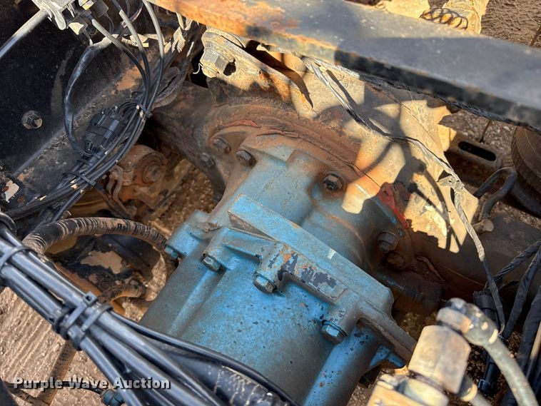 image for item EP0795 2012 Mack CHU613 semi truck