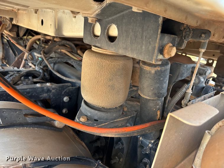 image for item EP0795 2012 Mack CHU613 semi truck