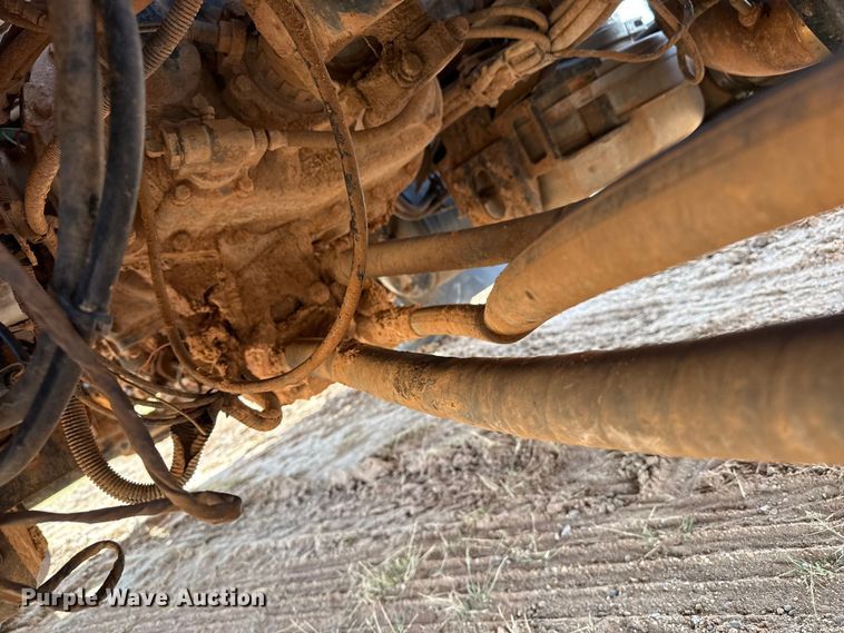 image for item EP0795 2012 Mack CHU613 semi truck