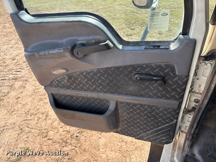 image for item EP0795 2012 Mack CHU613 semi truck