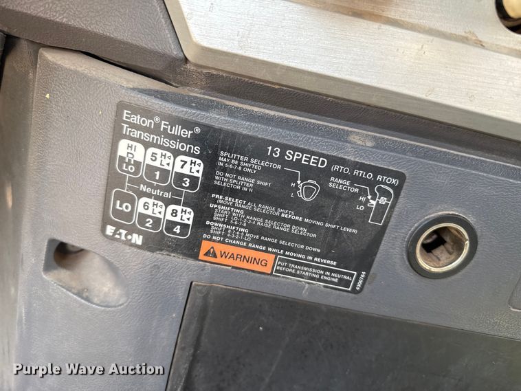 image for item EP0795 2012 Mack CHU613 semi truck